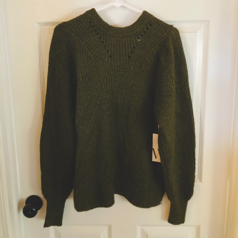 NWT Worthington Pull Over Knit Sweater. Size Medium. Non smoker home.